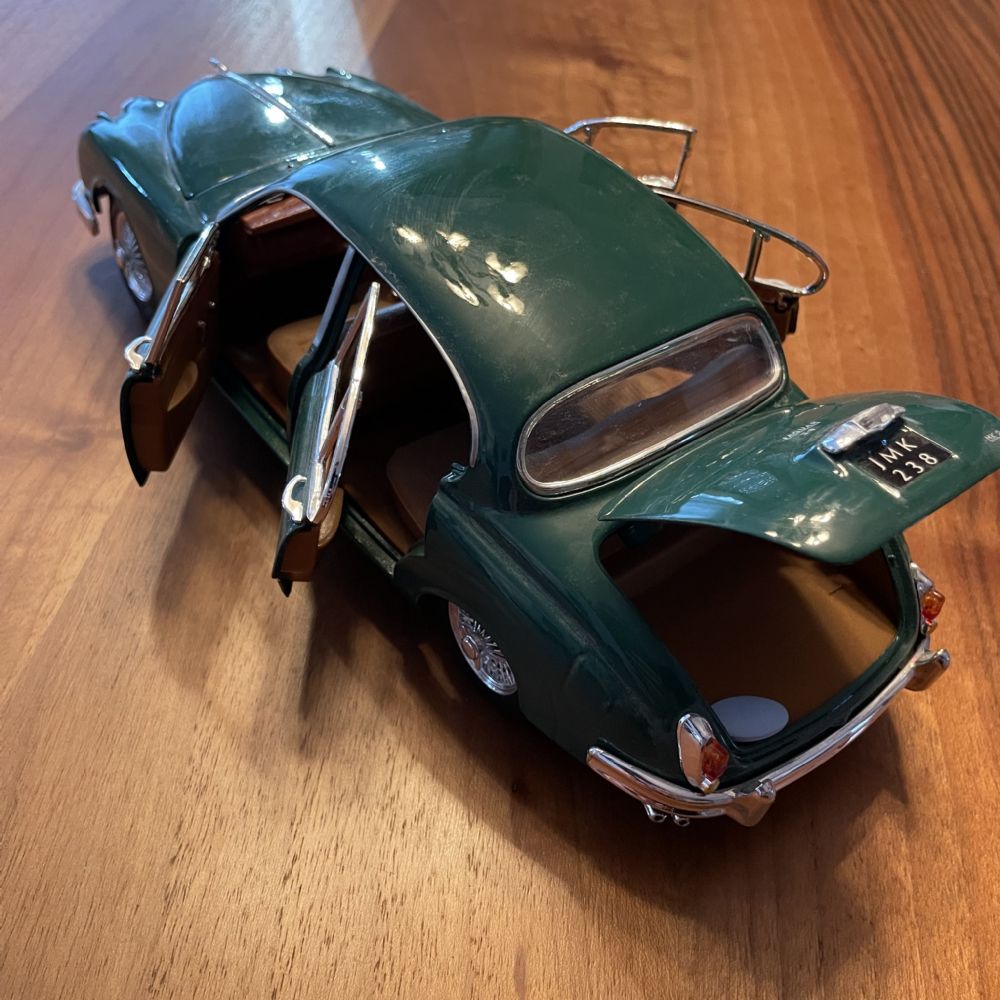 Jaguar MK2 1959 Rouge - Bburago 1/18 - Miniature Métal - Boîte NEUVE